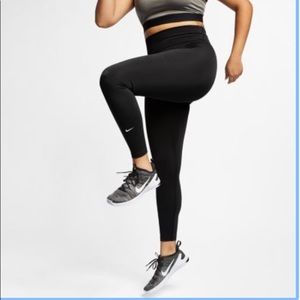 Women's Nike Mid-Rise Leggings